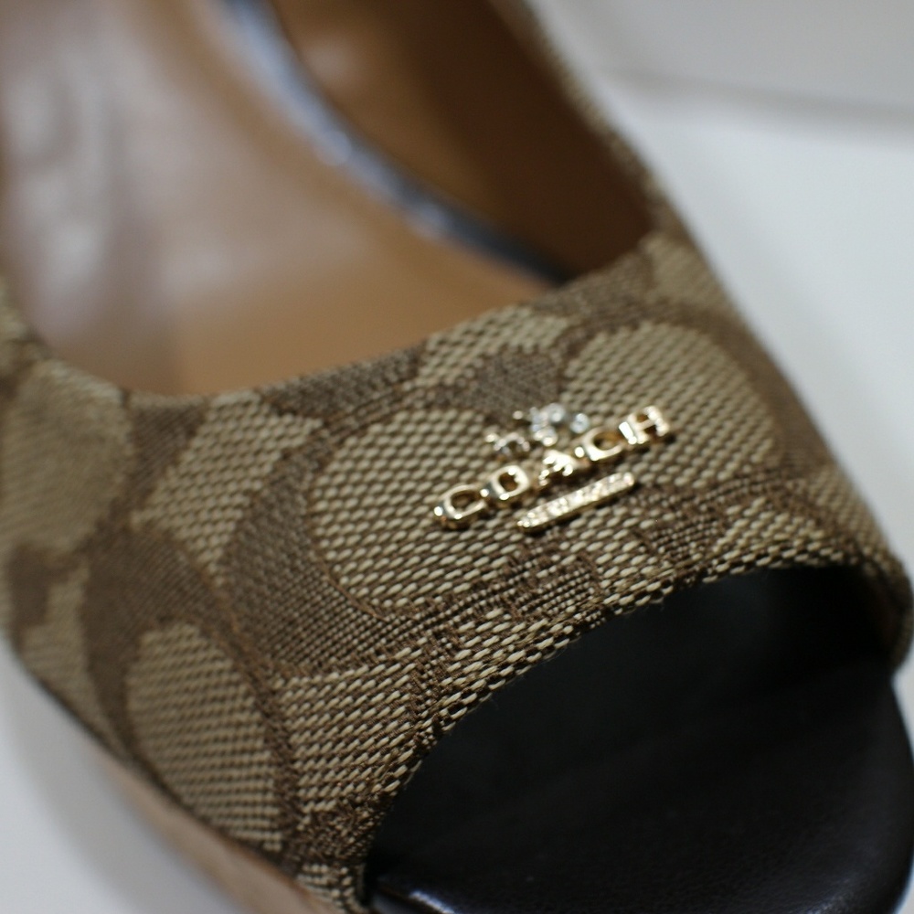 COACH FERRY WEDGE HEELS 7.5B